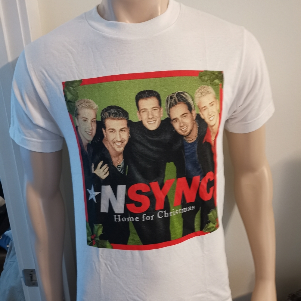 🆕💎Rare Urban Outfitters *NSYNC Home For the Holidays Graphic Tee
